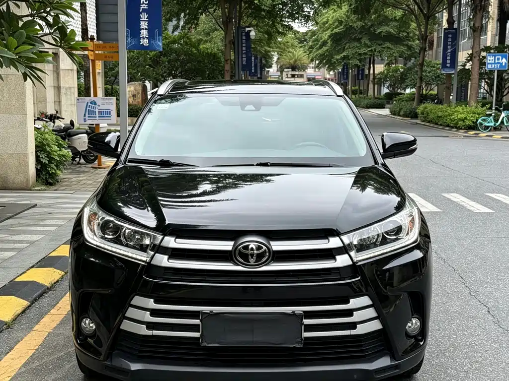 Highlander 2.0 T 4 WD Luxury 7-seat CN-V