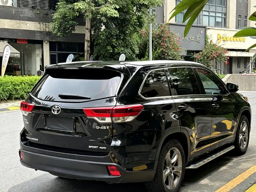 Highlander 2.0 T 4 WD Luxury 7-seat CN-V