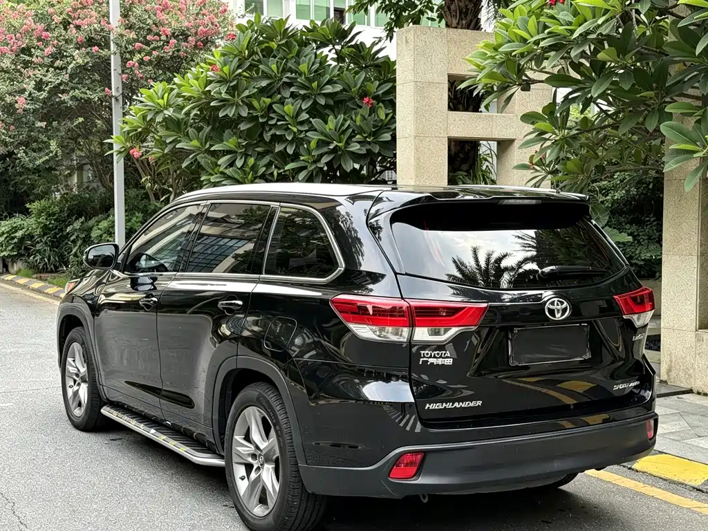 Highlander 2.0 T 4 WD Luxury 7-seat CN-V