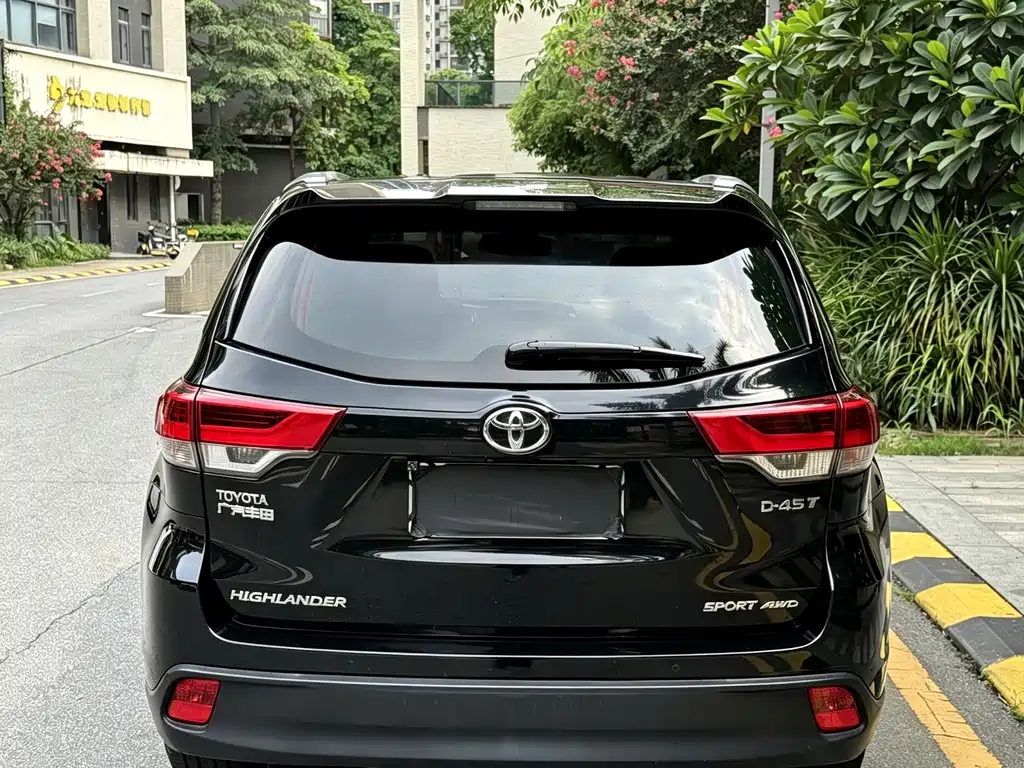 Highlander 2.0 T 4 WD Luxury 7-seat CN-V