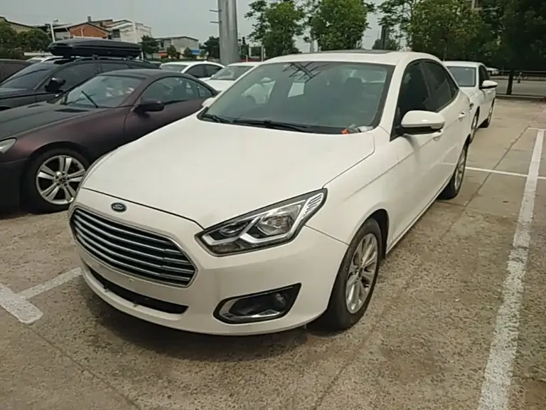 Ford Escort 1.5 L Auto Fashion