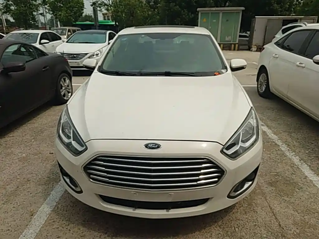 Escort 1.5 L Auto Fashion