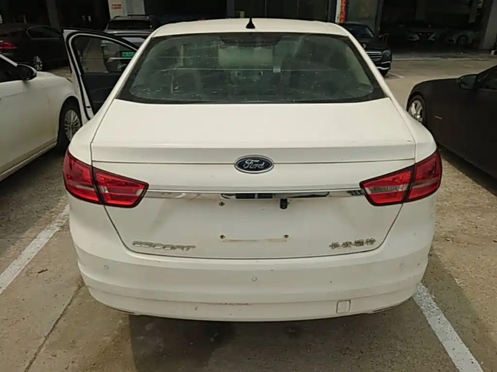 Escort 1.5 L Auto Fashion