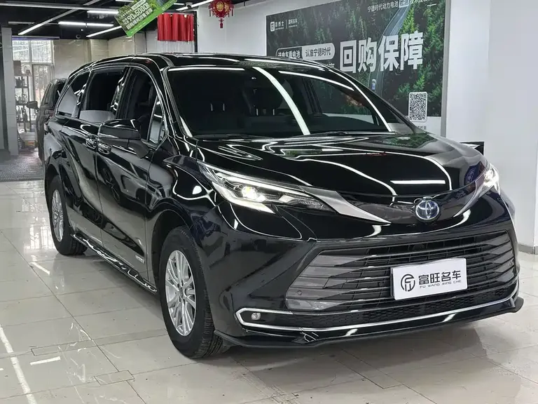 Toyota Sienna 2.5 L Hybrid Distinguished