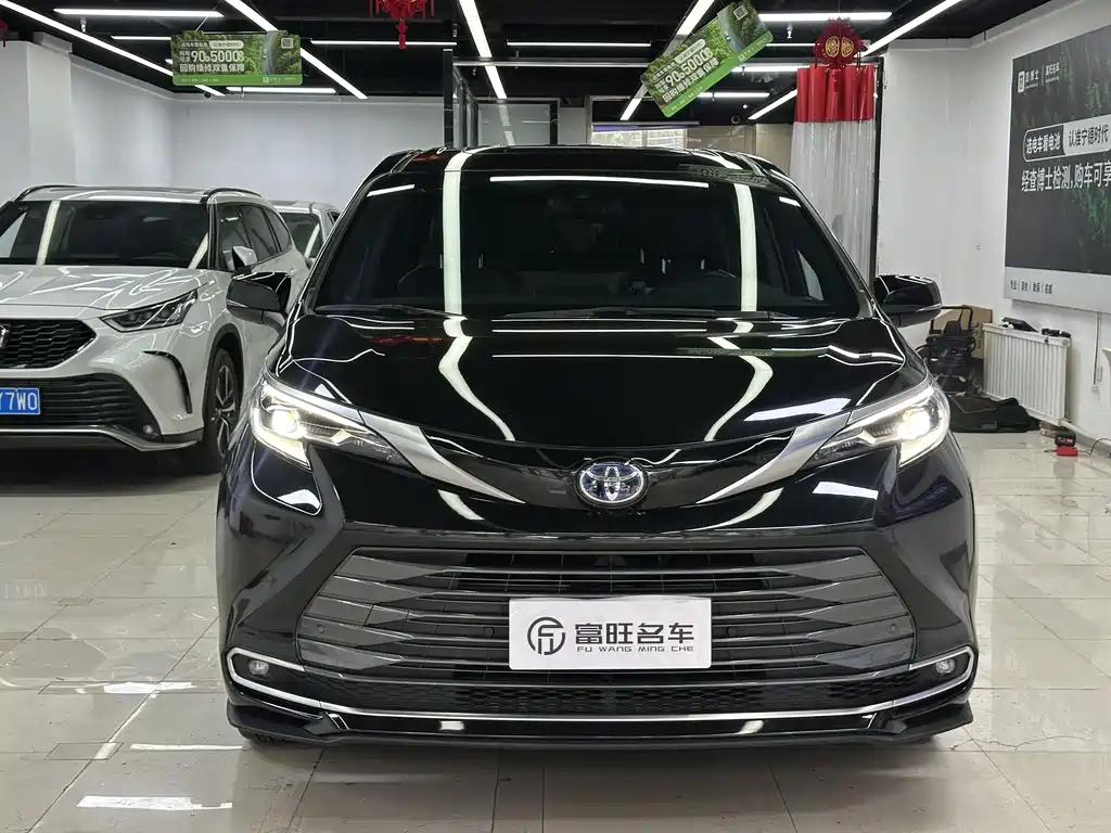 Sienna 2.5 L Hybrid Distinguished