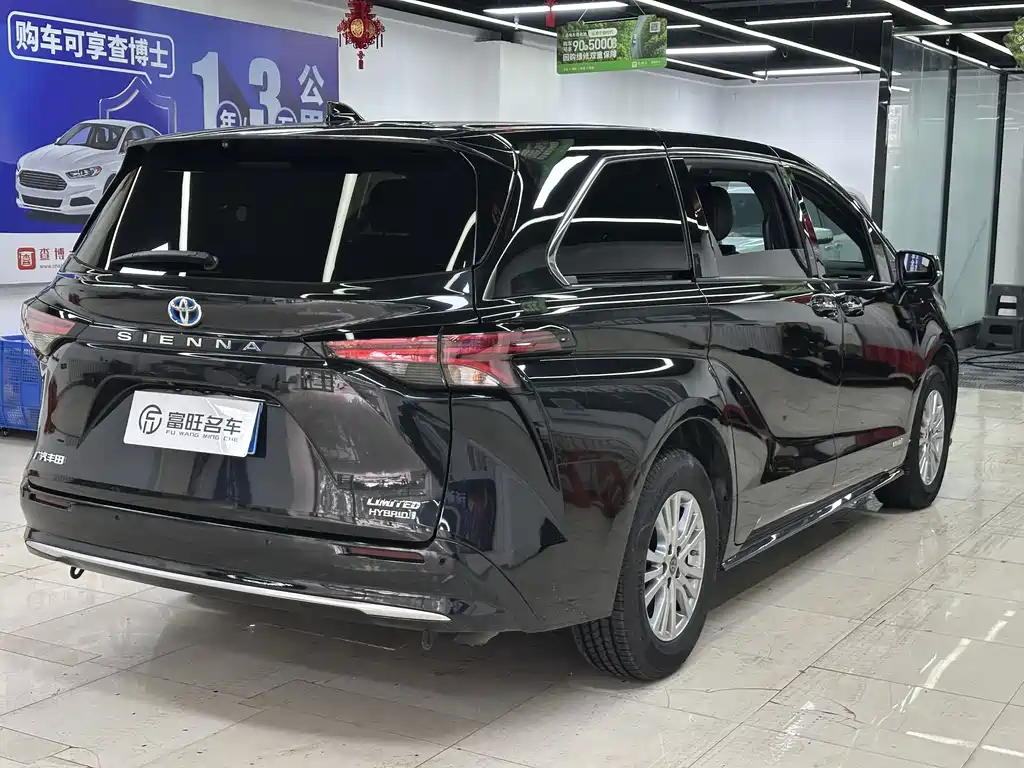 Sienna 2.5 L Hybrid Distinguished