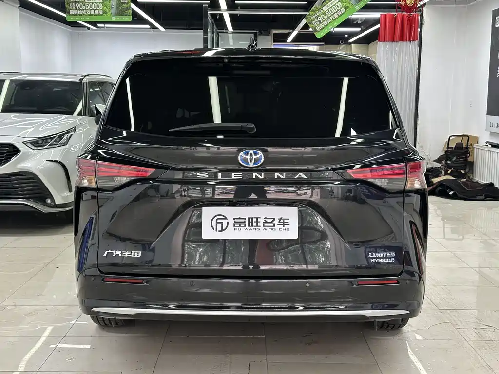 Sienna 2.5 L Hybrid Distinguished
