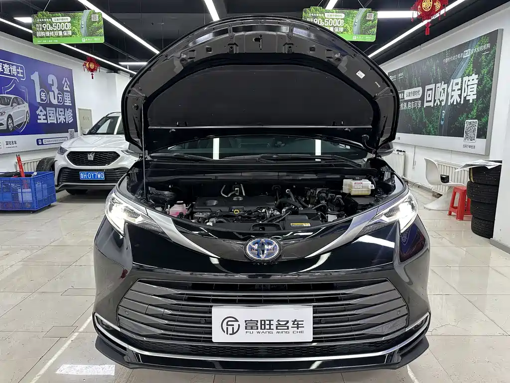 Sienna 2.5 L Hybrid Distinguished