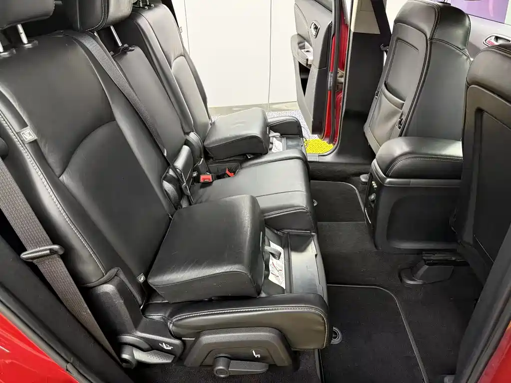 Journey 2.4 L 2 WD Premium Style