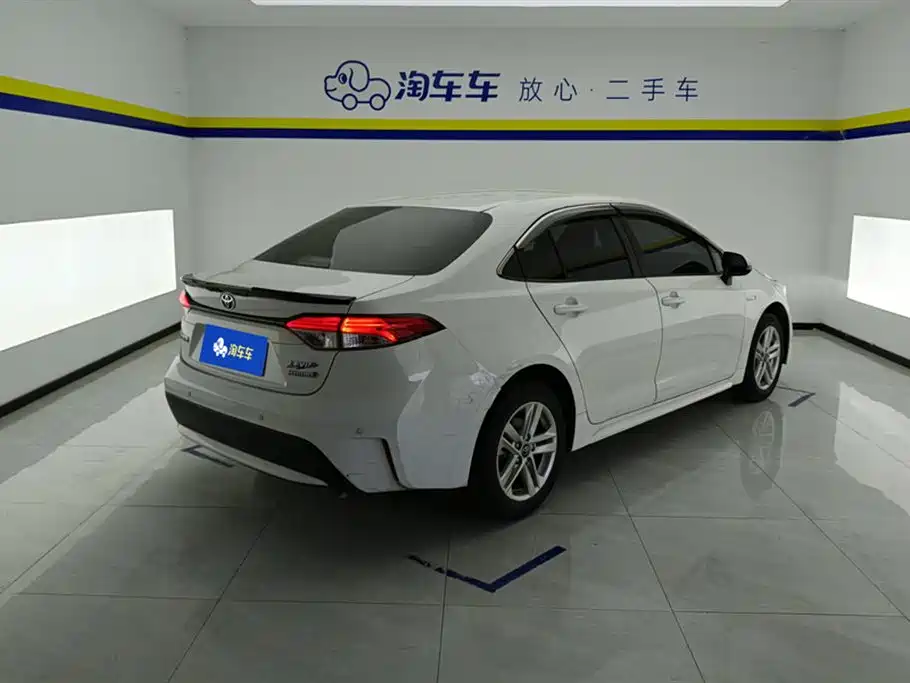 Levin Dual Engine 1.8 H E-CVT Leading