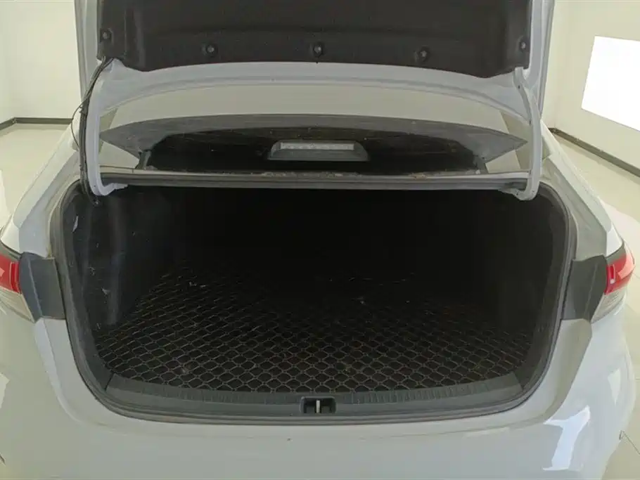 Levin Dual Engine 1.8 H E-CVT Leading