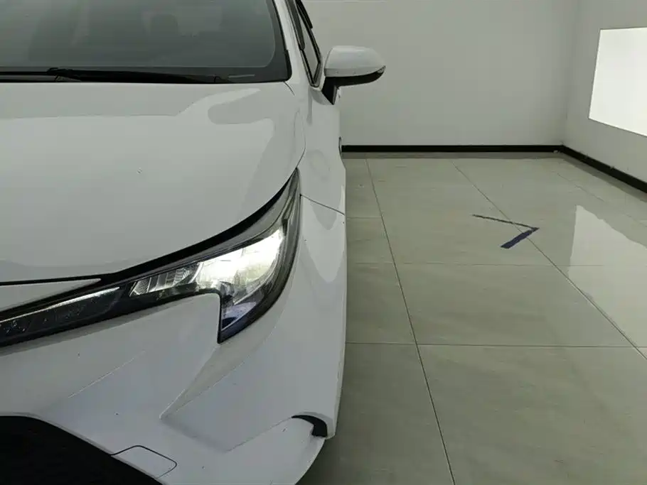 Levin Dual Engine 1.8 H E-CVT Leading