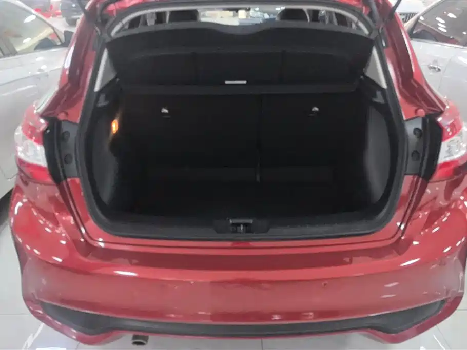 Tiida 1.6 L CVT Smart Travel