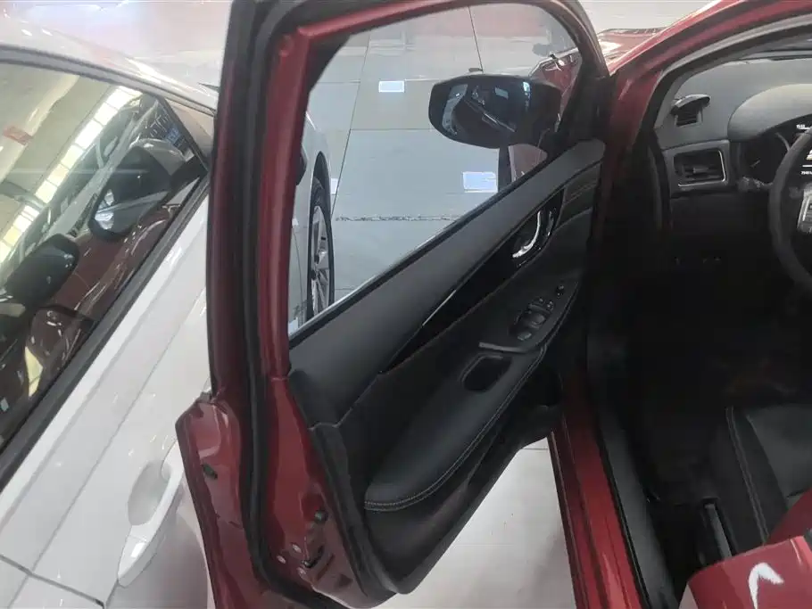 Tiida 1.6 L CVT Smart Travel