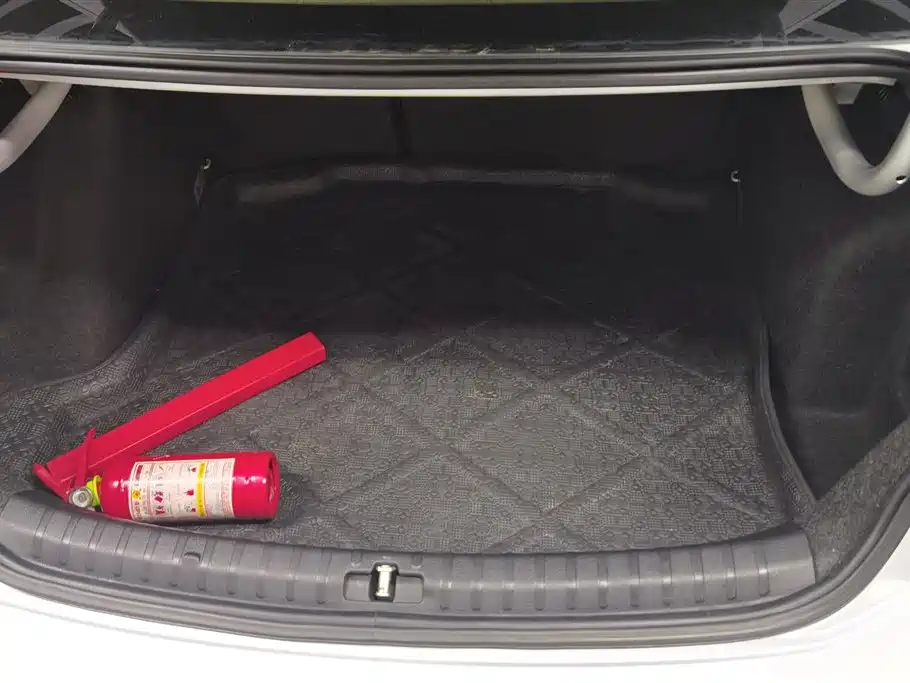 Bora 1.6 L Auto Comfort