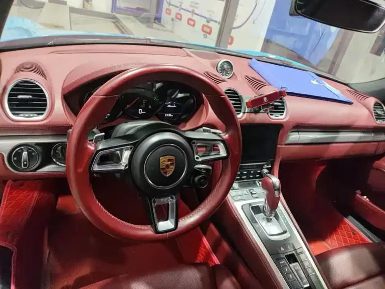 Porsche 718 Boxster 2.0 T