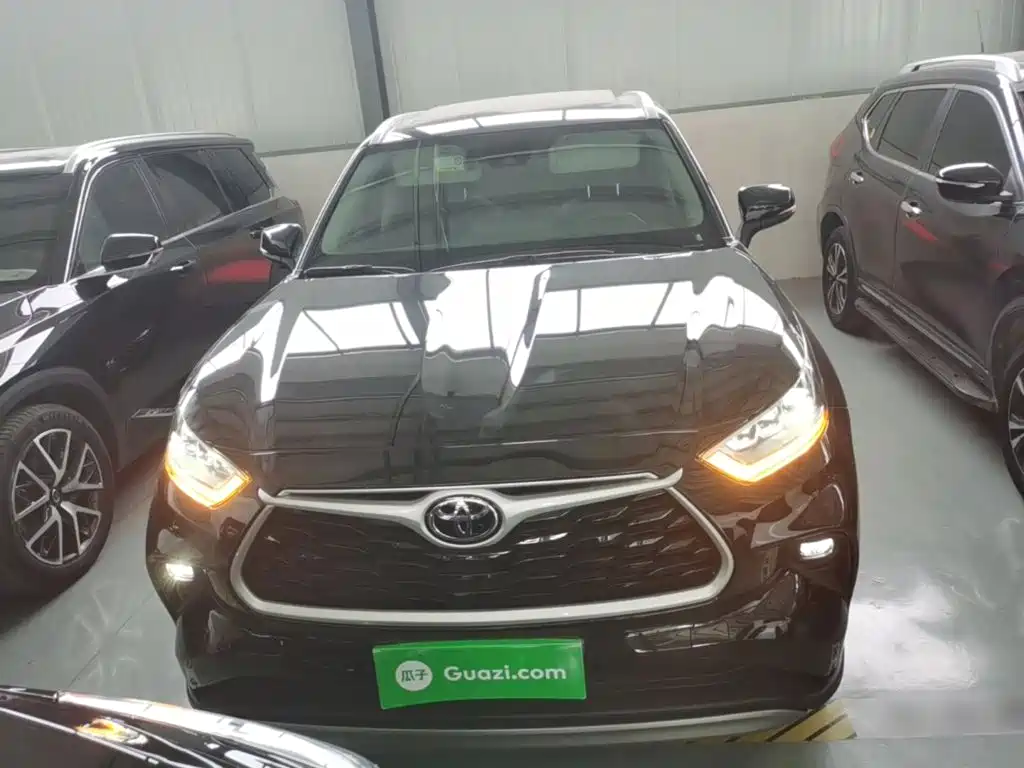 Highlander 2.5 L Smart e-Hybrid Dual Engine 4 WD Distinguished 7-seat