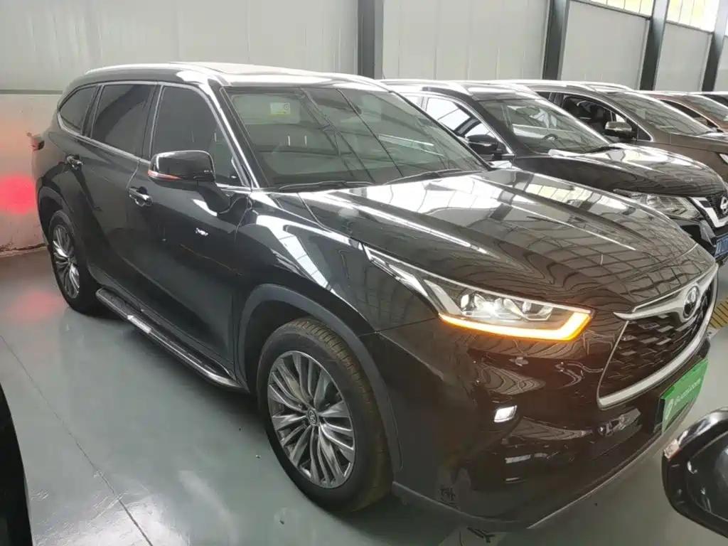 Highlander 2.5 L Smart e-Hybrid Dual Engine 4 WD Distinguished 7-seat