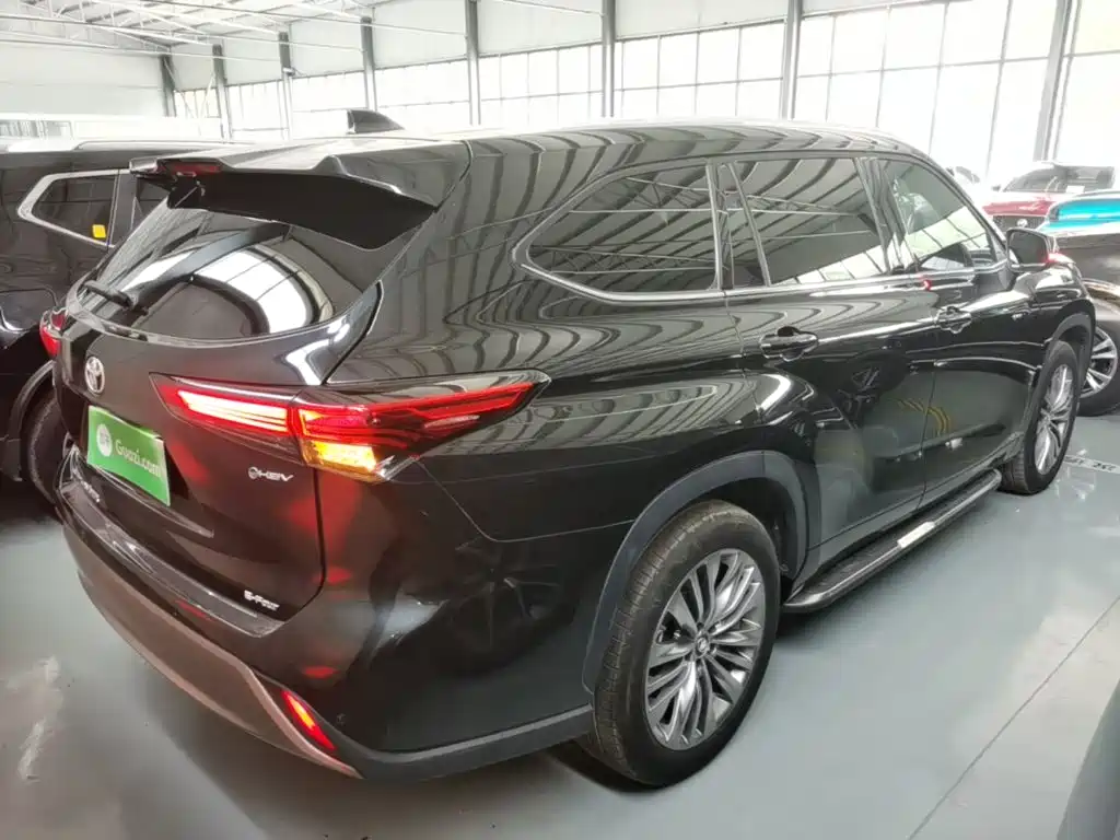 Highlander 2.5 L Smart e-Hybrid Dual Engine 4 WD Distinguished 7-seat