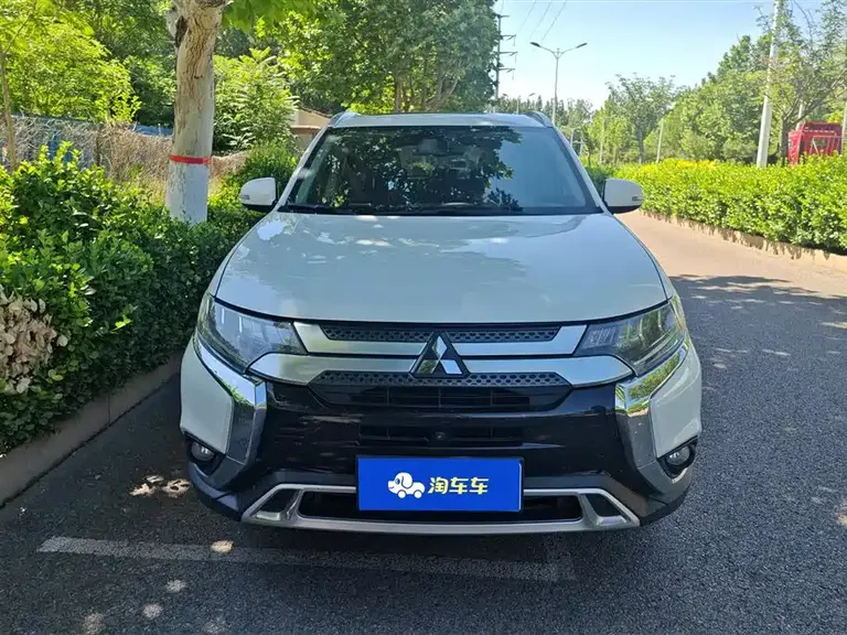 Mitsubishi Outlander 2.4 L 4 WD Enjoyment 5-seat