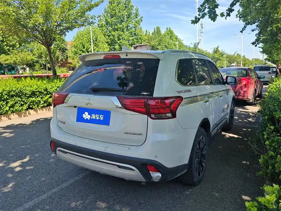 Outlander 2.4 L 4 WD Enjoyment 5-seat