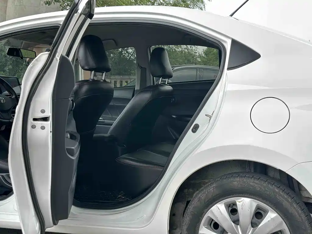 YARiS L Zhixiang 1.5 L CVT Leading