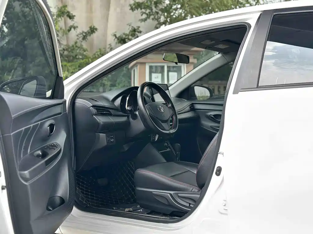YARiS L Zhixiang 1.5 L CVT Leading