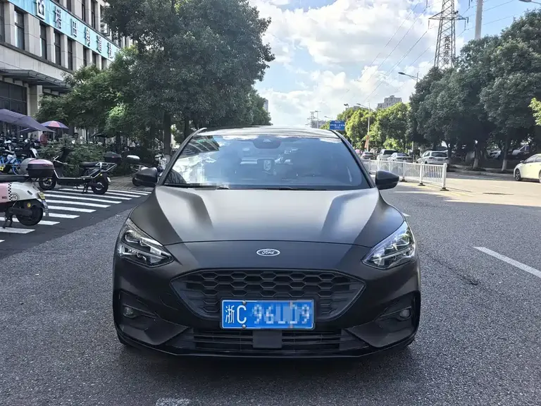 Ford Focus Hatchback EcoBoost 180 Auto ST Line