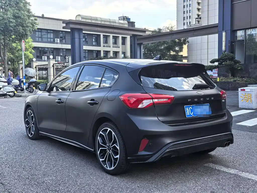 Focus Hatchback EcoBoost 180 Auto ST Line