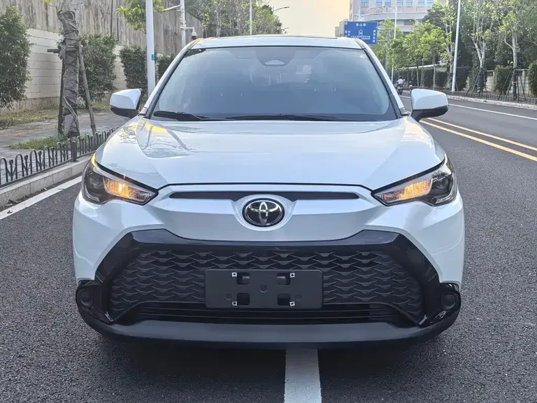 Toyota Frontlander 2.0 L CVT Leading