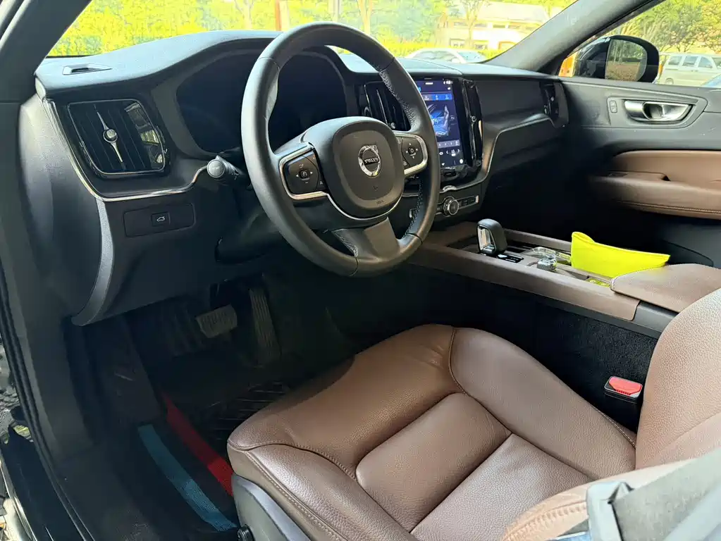 Volvo XC60 B5 4 WD Smart Ease Luxury
