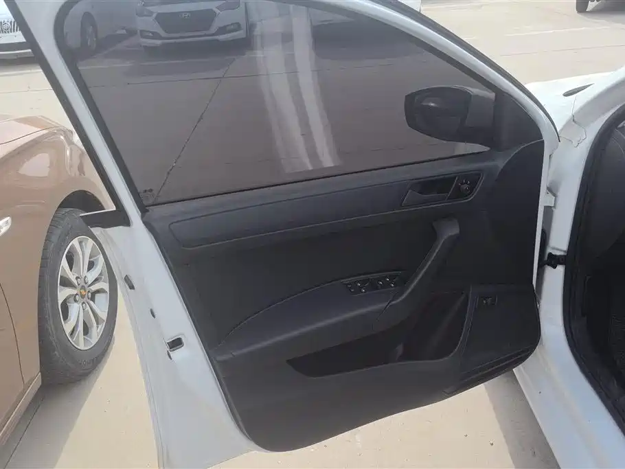 Santana 1.5 L Manual Style