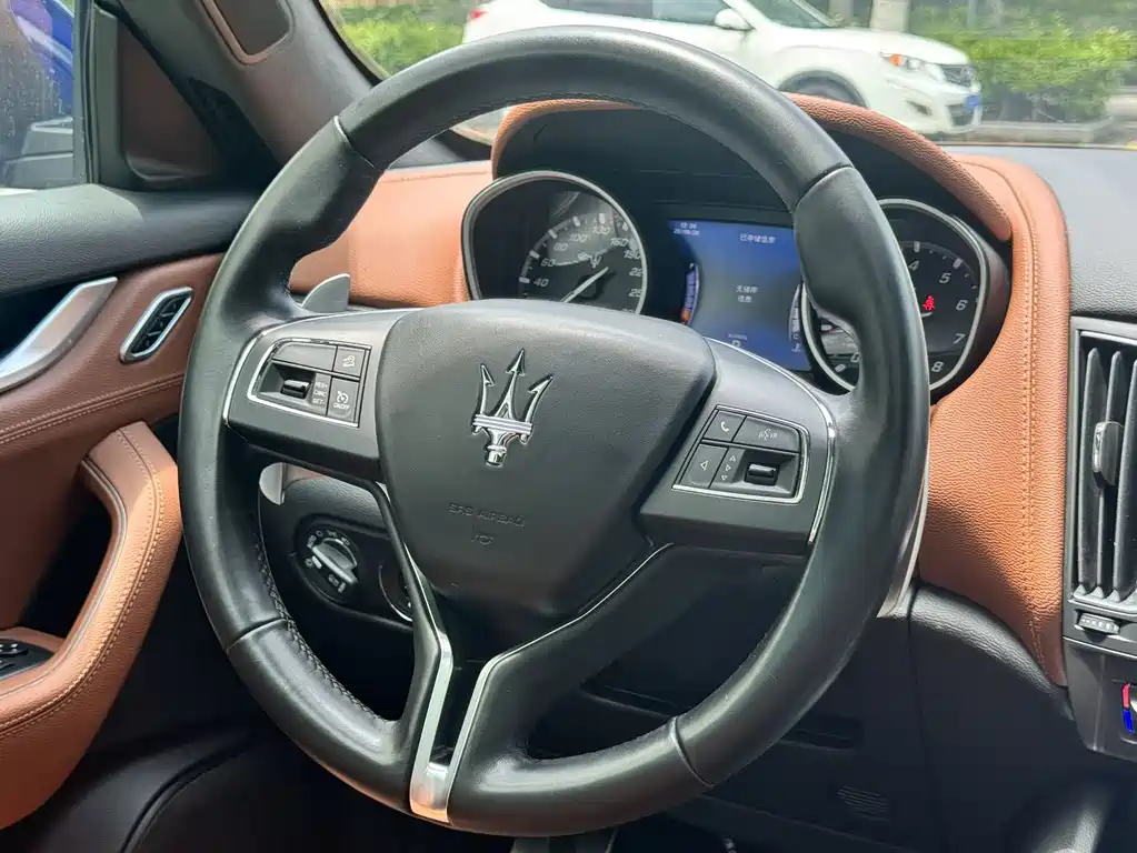 Levante 3.0 T Standard