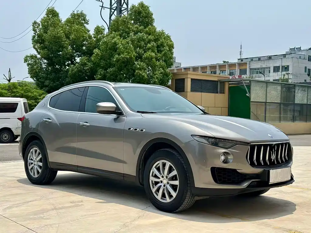 Levante 3.0 T Standard
