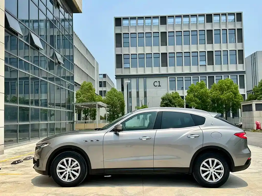 Levante 3.0 T Standard