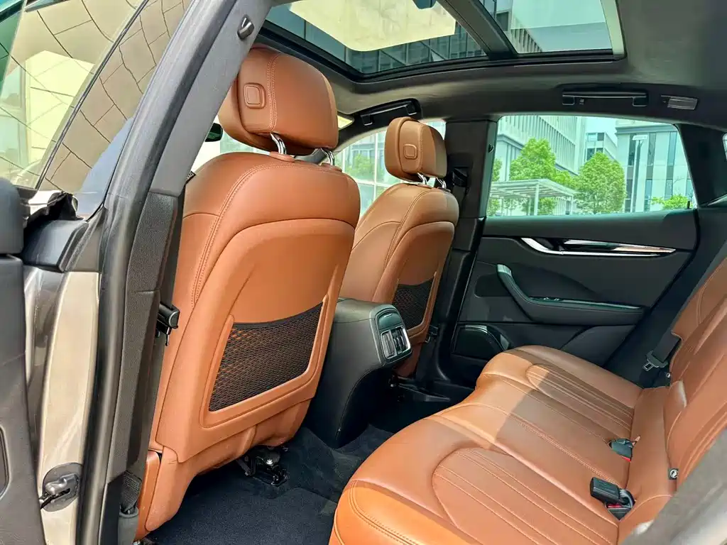 Levante 3.0 T Standard