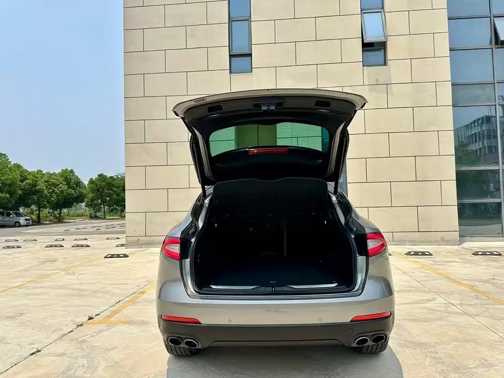 Levante 3.0 T Standard