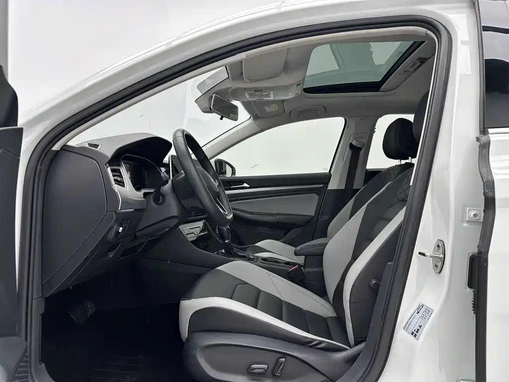 Bora 280 TSI DSG Supreme Travel