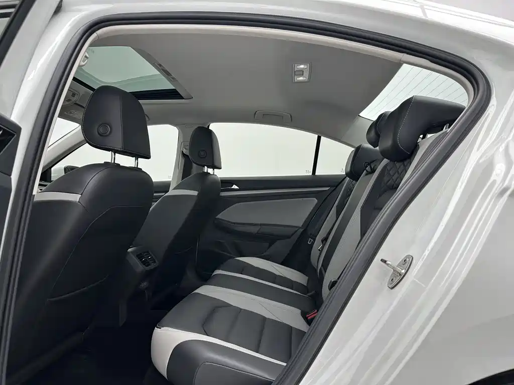 Bora 280 TSI DSG Supreme Travel