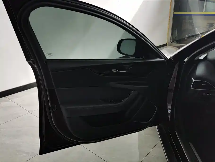 Jaguar XEL 2.0 T 250 PS SE Tech Grace
