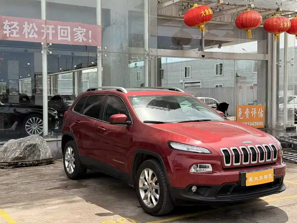 Cherokee (Import) 2.4 L Luxury