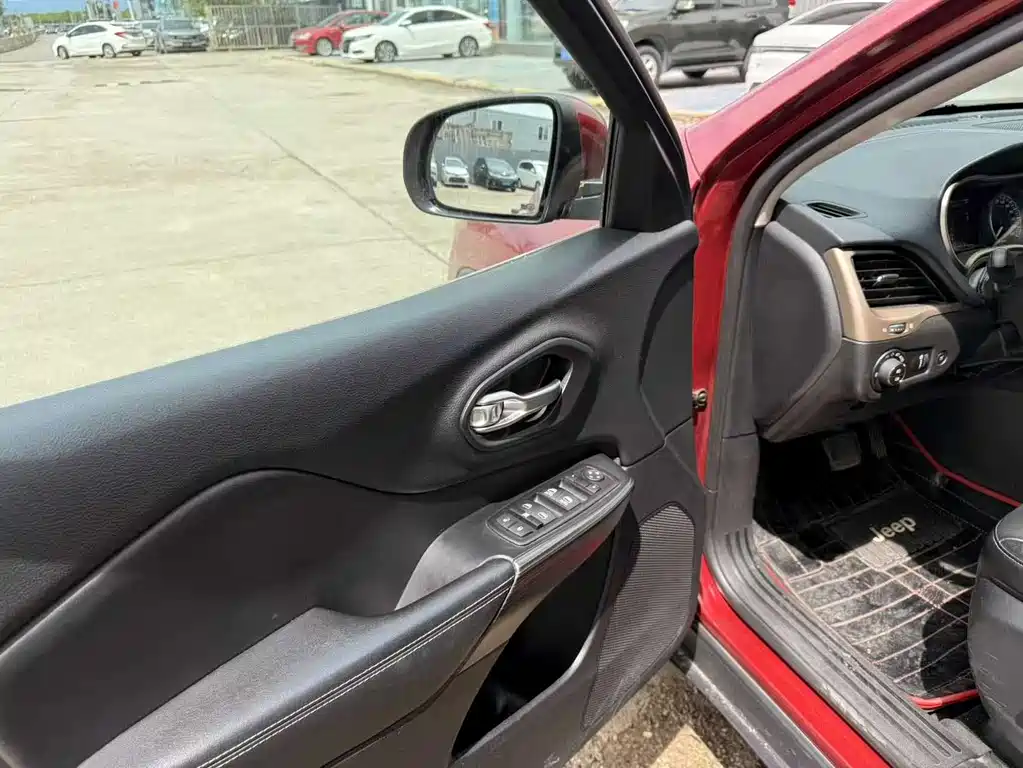 Cherokee (Import) 2.4 L Luxury