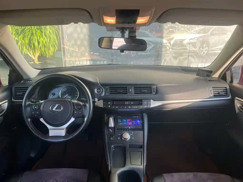 Lexus CT 雷克萨斯CT 2017款 CT200 h 舒适版 双色 国VI