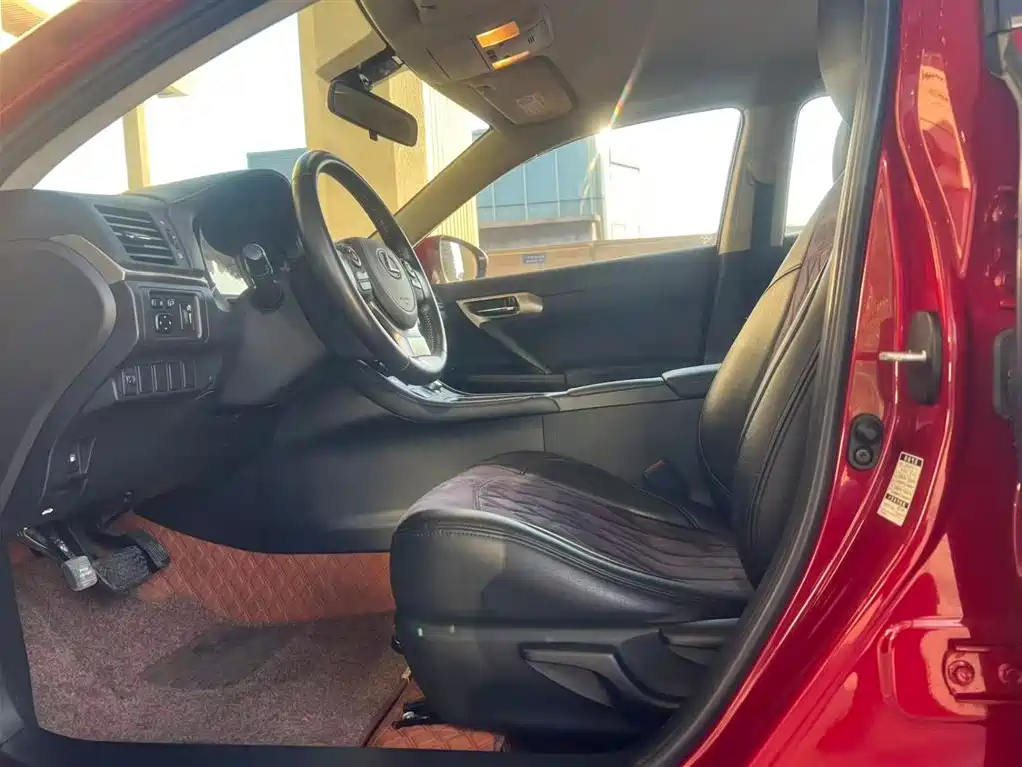 Lexus CT 雷克萨斯CT 2017款 CT200 h 舒适版 双色 国VI