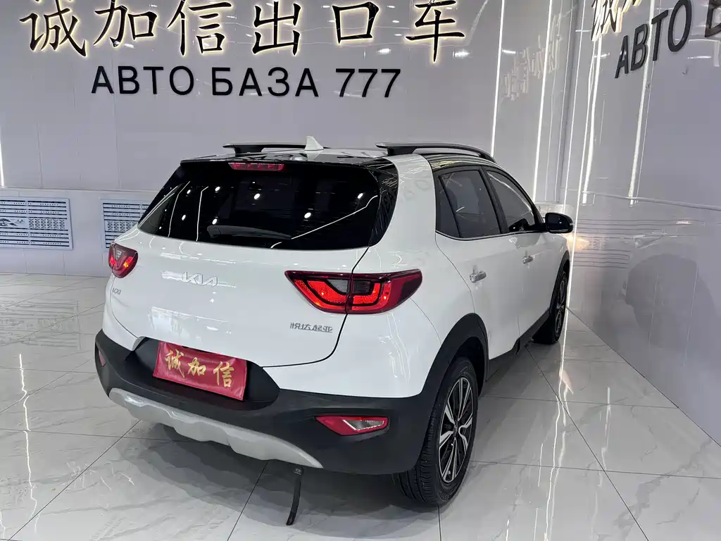 Stonic 1.4 L CVT Fun Enjoyment Sunroof