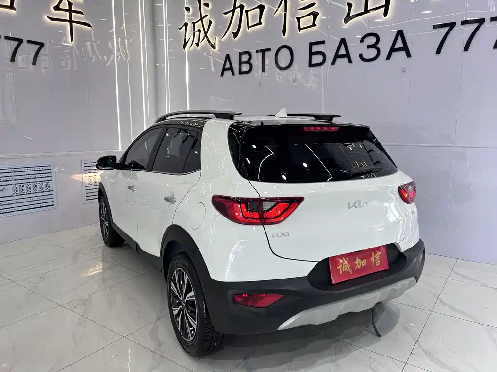 Stonic 1.4 L CVT Fun Enjoyment Sunroof