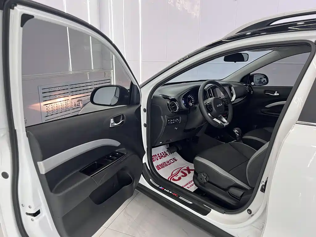 Stonic 1.4 L CVT Fun Enjoyment Sunroof