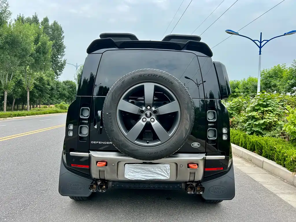 Land Rover Defender 110 P400 X