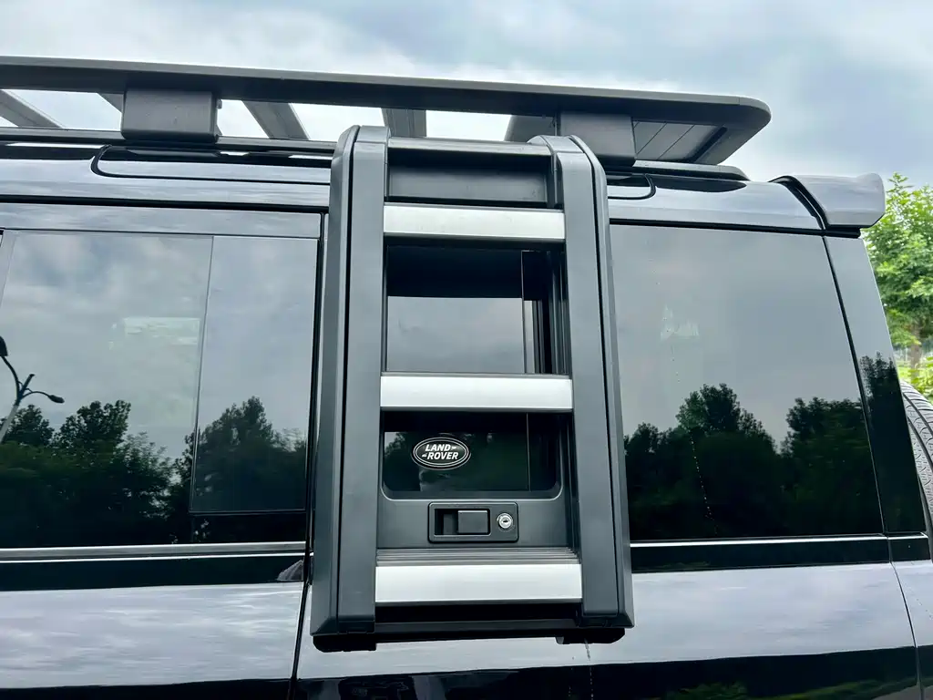 Land Rover Defender 110 P400 X