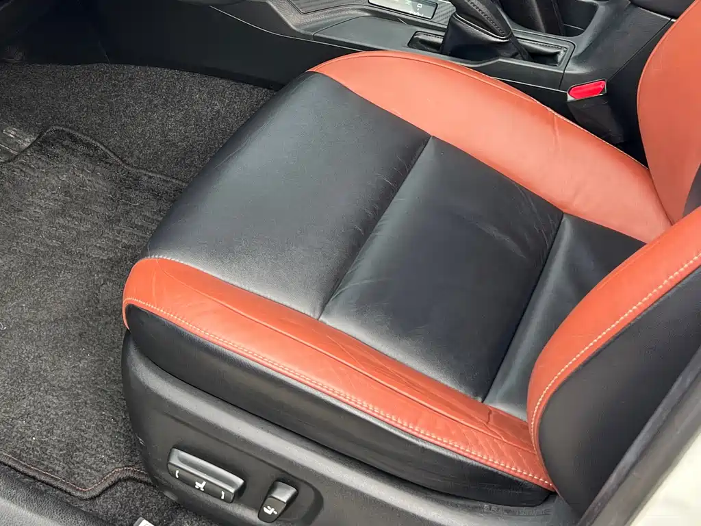 RAV4 2.5 L Auto 4 WD Luxury